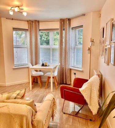 Modern 2 Bed Apartment With Free Parking And Netflix