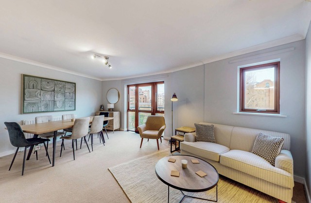 Modern 2 Bed APT-Balcony W/City Views-Langdon Park