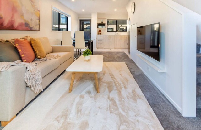 Modern 2 bed Hagley Park Riverside Market
