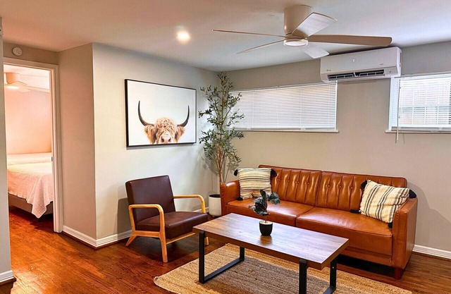 Modern 2 Bed near Rice University