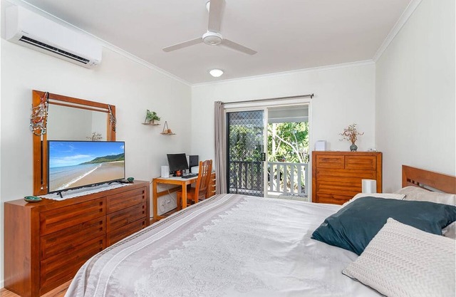 Modern 2 bed townhouse with pool