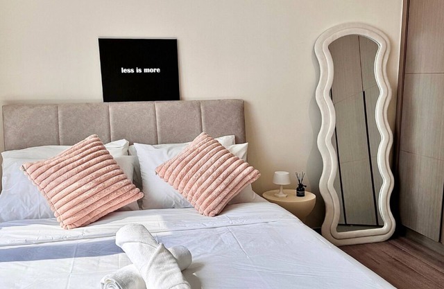 Modern 2-bedroom apartment with AC, Agile Bukit Bintang TRX