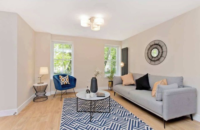 Modern 2 bedroom apartment with free parking