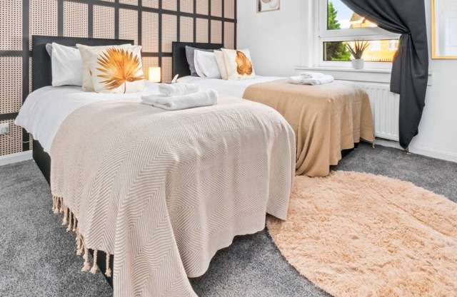 Modern 2 bedroom apartment with parking and wifi.