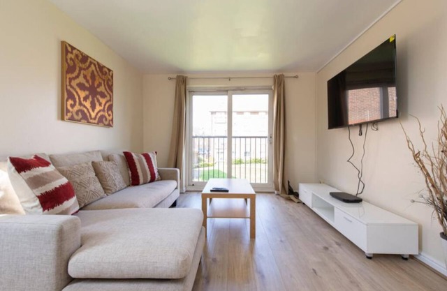 Modern 2 Bedroom Apartment in Thamesmead