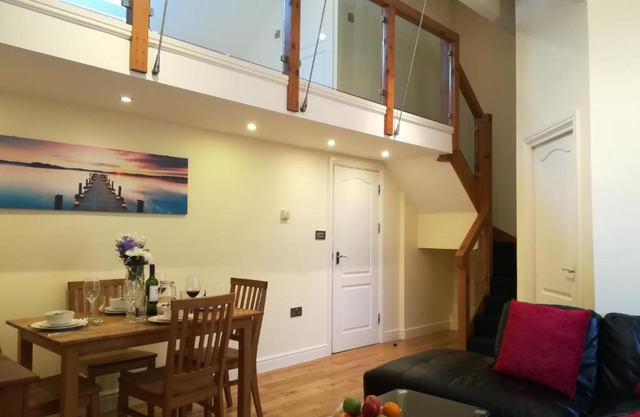 Modern, 2 Bedroom Apartment with Sofa Bed, Uplands, Swansea