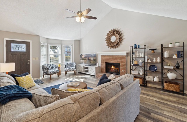 Modern 2-bedroom condo in desirable North Macon. Close to many attractions!