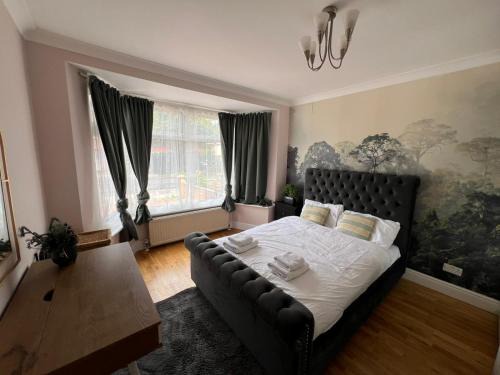 Modern 2 Bedroom Gem With Private Garden