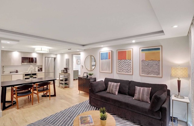 Modern 2-Bedroom in Central South Beach Location