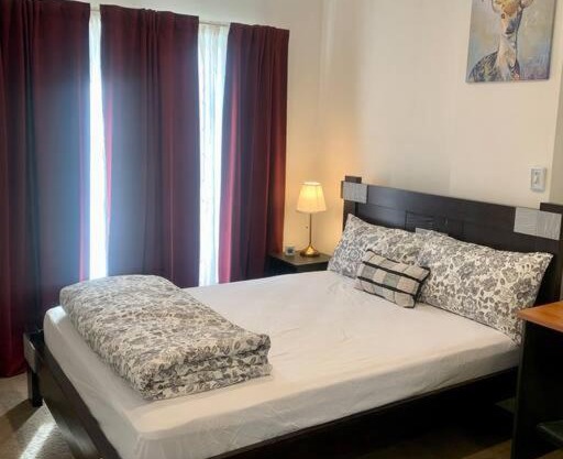 Modern 2 Bedroom Rental Unit with Free Parking and close to the Light Rail