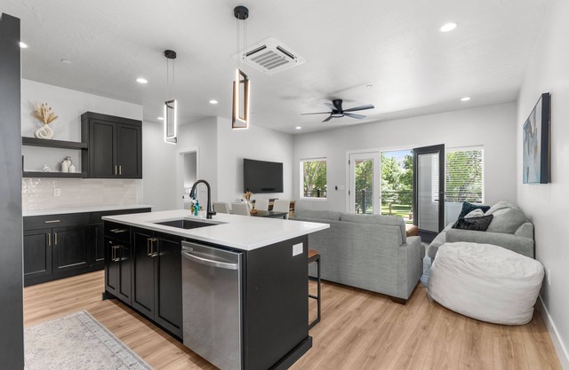 Modern 2-Bedroom Retreat in Downtown Hurricane Near Zion !