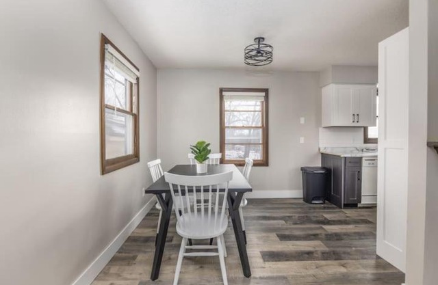 Modern 2 Bedroom Townhouse in Quiet Neighborhood