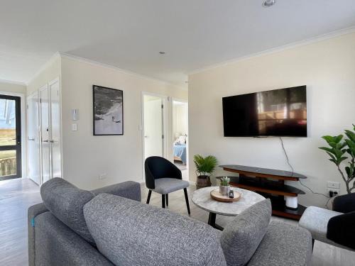 Modern 2 bedrooms house opposite Waikato Hospital