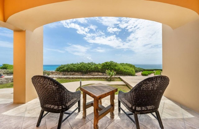 Modern 2 BR Condo w/Ocean View + Pools.