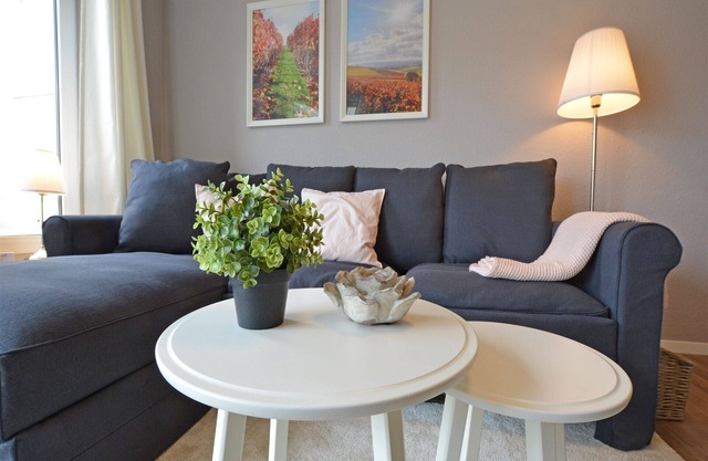 Modern 2-room apartment in the spa area - balcony, WLAN, TV, spa area