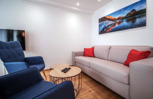 Modern 2-room apartment "Merlotscha"
