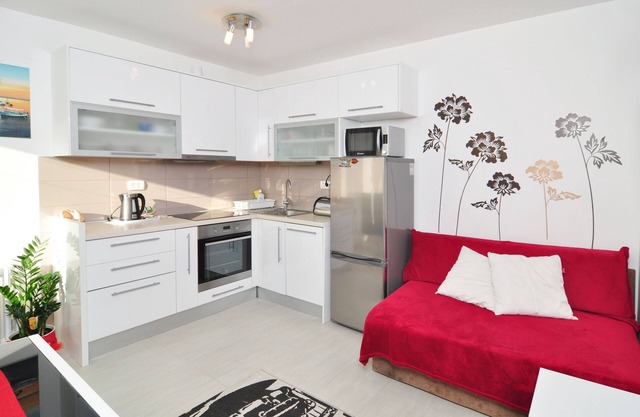 Modern 2 room flat with close to center and beach