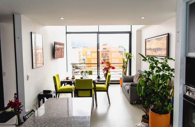 Modern 2-story apt in residential neighborhood