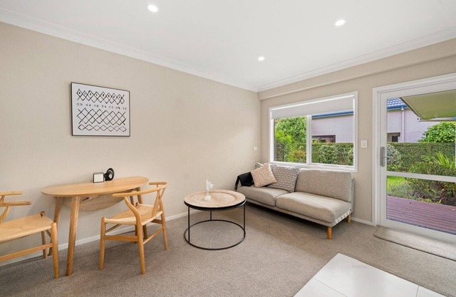 Modern 2bedroom apartment - central Tauranga, with a large private sunny garden.