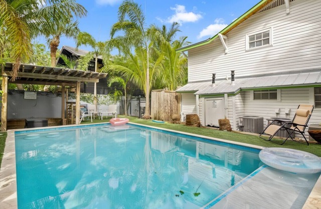 Modern 2BR 1BA Oasis Heated Pool N/Downtown