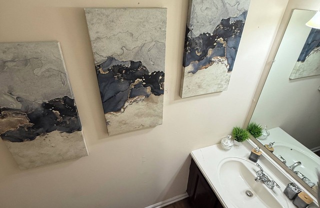 Modern 2BR, 2.5BA townhome with comfy bedding, sleek decor, comfort & cozy.