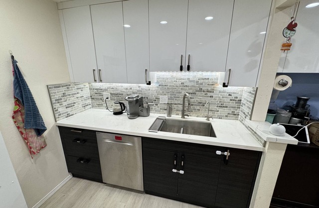 Modern 2BR/2BA in Santa Clara. Fully remodeled! Near Apple HQ and Kaiser.