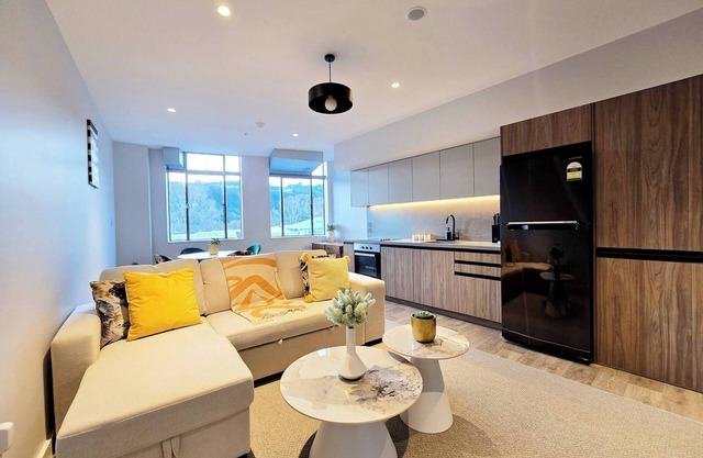 Modern 2BR Apartment in Lower Hutt's Heart