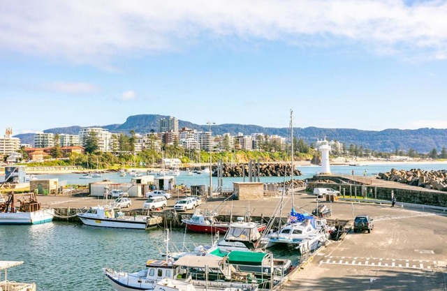 Modern 2BR Apartment near Wollongong Beach
