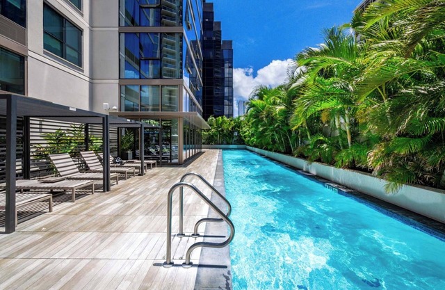 Modern 2BR at Sky Ala Moana – City & Mtn Views w/AC/Pool/Gym/1 Parking