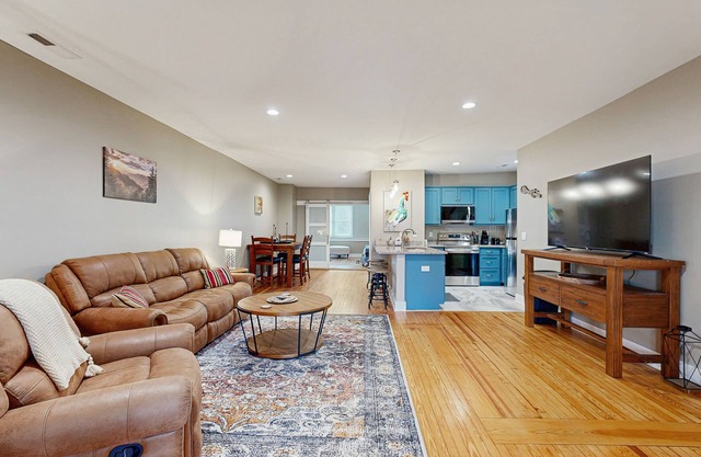 Modern 2BR Condo Located over Main Street with Cable, Wifi, and Full Kitchen