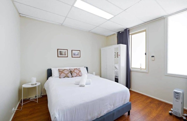 Modern 2BR home at Huntingdale