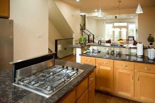 Modern 2BR Home - Memorial Park