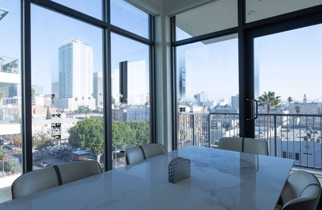 Modern 2BR in K-town (ID112)