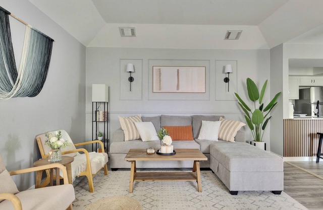 Modern 2BR in North Austin! Pet Friendly + WFH Ready