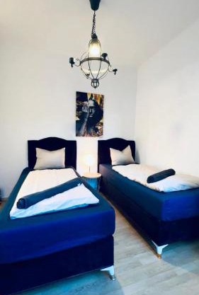 Modern 2BR Stay for 5 Prime Location