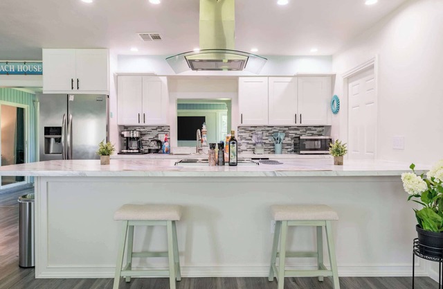 Modern 2BR with Backyard, near Beach & Harbor