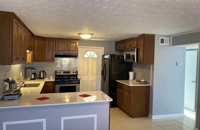 Modern 3/2.5 home + perfect location in Mandarin