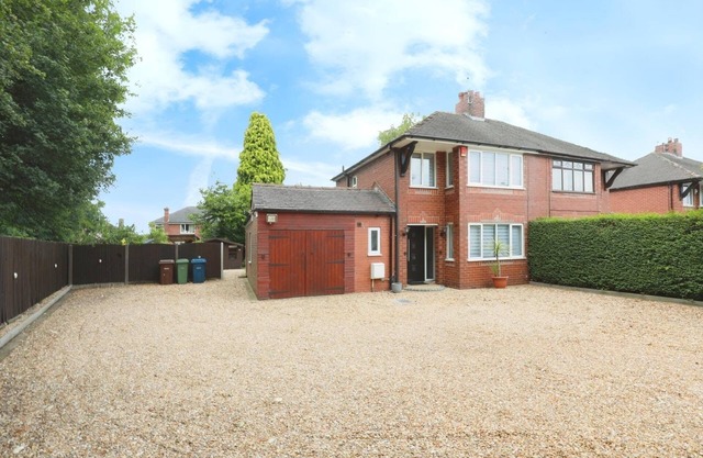 Modern 3-Bed Home near Alton tower