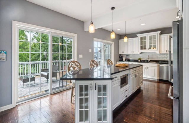 Modern 3-Bed Home with Game Room