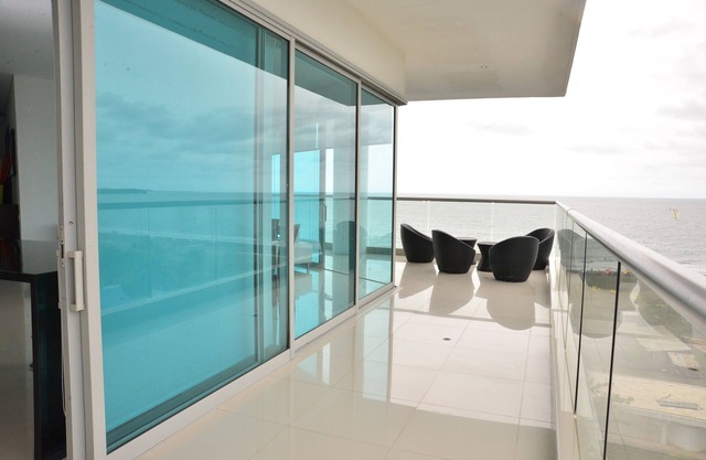 Modern 3 Bedroom Apartment With Sea-beach View