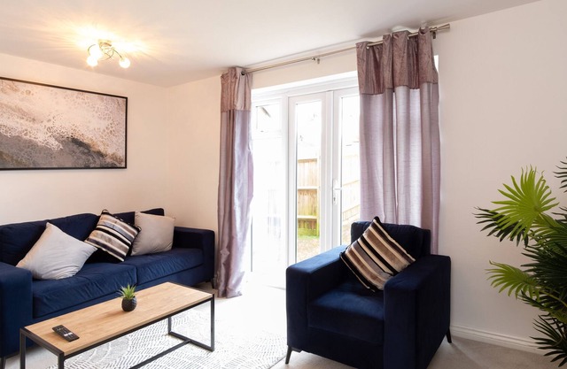 Modern 3 bedroom family property, close to attractions and amenities.