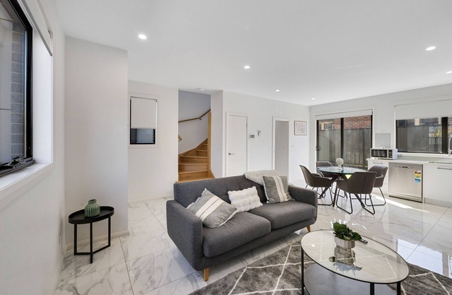 Modern 3-Bedroom Townhouse with Double Garage