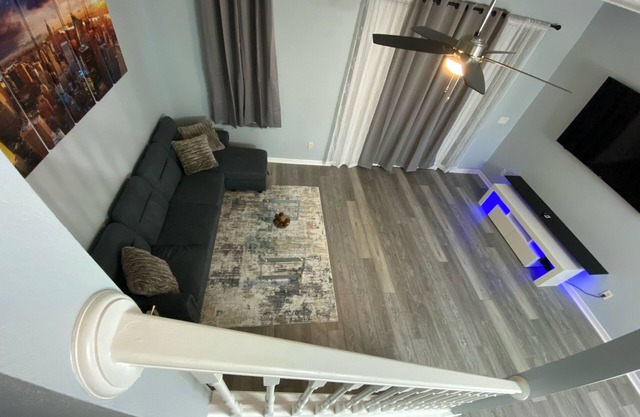 Modern 3 bedroom Townhouse with a Pool!