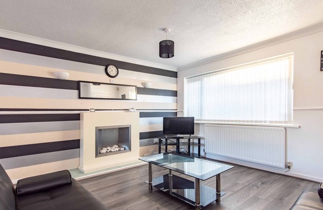 Modern 3-BR House | Quiet Blakelaw | Easy Access