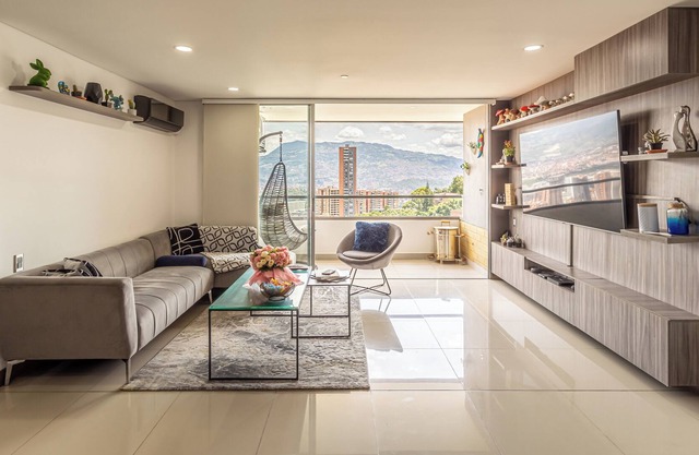 Modern 3BR/2.5BA APT in El Poblado w/ 600+ Mbps Wifi, A/C, BBQ, Balcony + View