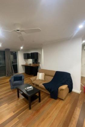 Modern 3BR home, Close to parliament , Canberra