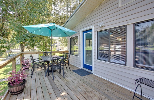 Modern 4/2 Retreat @ Lake Talquin with Dock. Pet friendly!