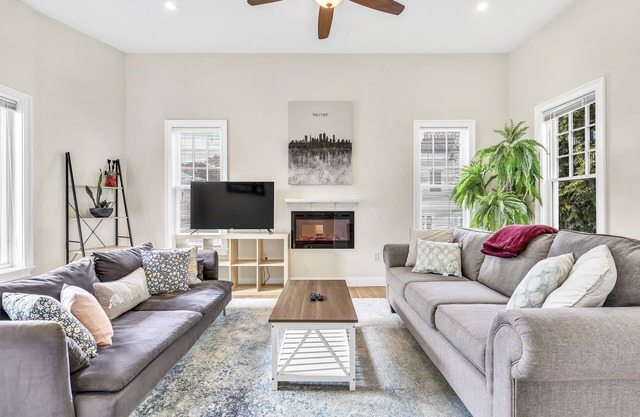 Modern 4 Bed 2.5 Bath Home near Harvard with FREE Parking