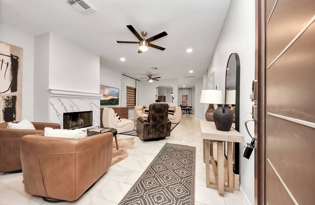 Modern 4-Bed Home in Katy + King Beds + Trail Access + Great Location