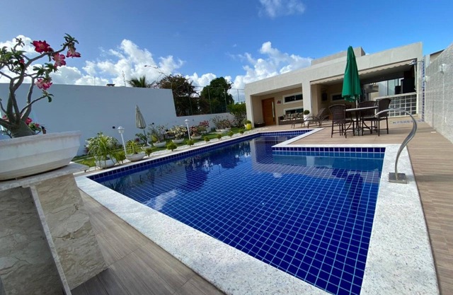 Modern 4-bedroom house Pool and barbecue area